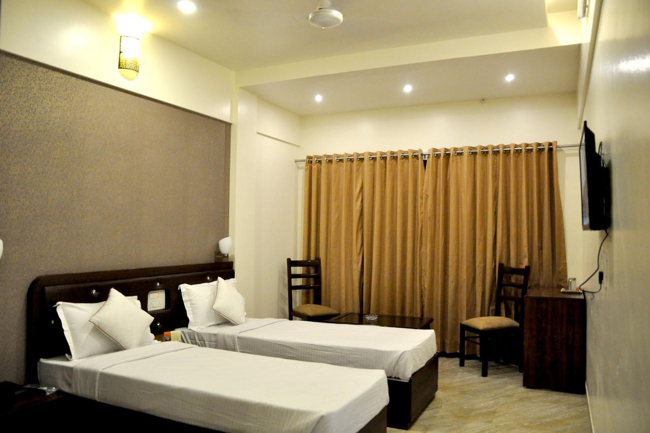 Hotel Gulmohar Pride Ahmednagar Exterior photo
