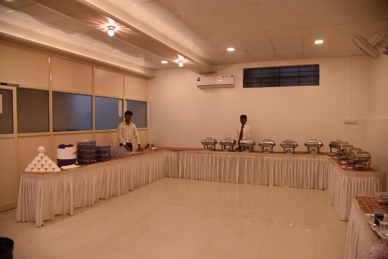 Hotel Gulmohar Pride Ahmednagar Exterior photo
